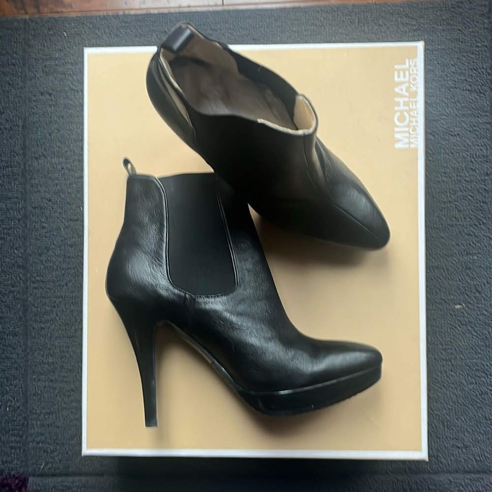 Michael Kors women’s size 7.5 Lattington Bootie black new in box